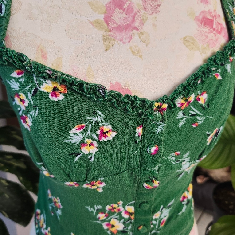 Forever 21 Green Floral Button-Front Crop Top‎ - Picture 3 of 6